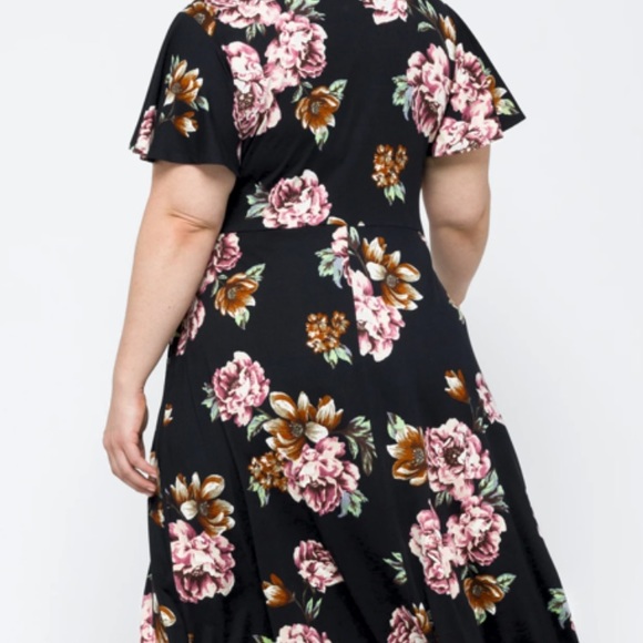 NWT woman's floral dress - 2x PERFECT for summer!!! - Picture 3 of 9
